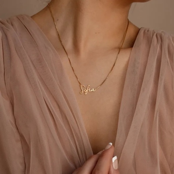 •Sofia• Gold Name Necklace - Picture 3 of 3